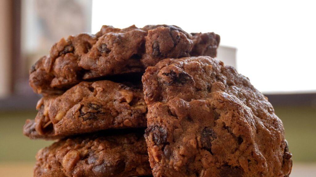 Arrangement of chocolate cookies